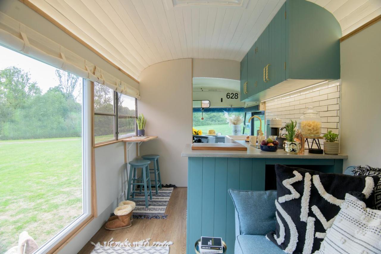 American School Bus Retreat With Hot Tub In Sussex Meadow Uckfield Exterior foto