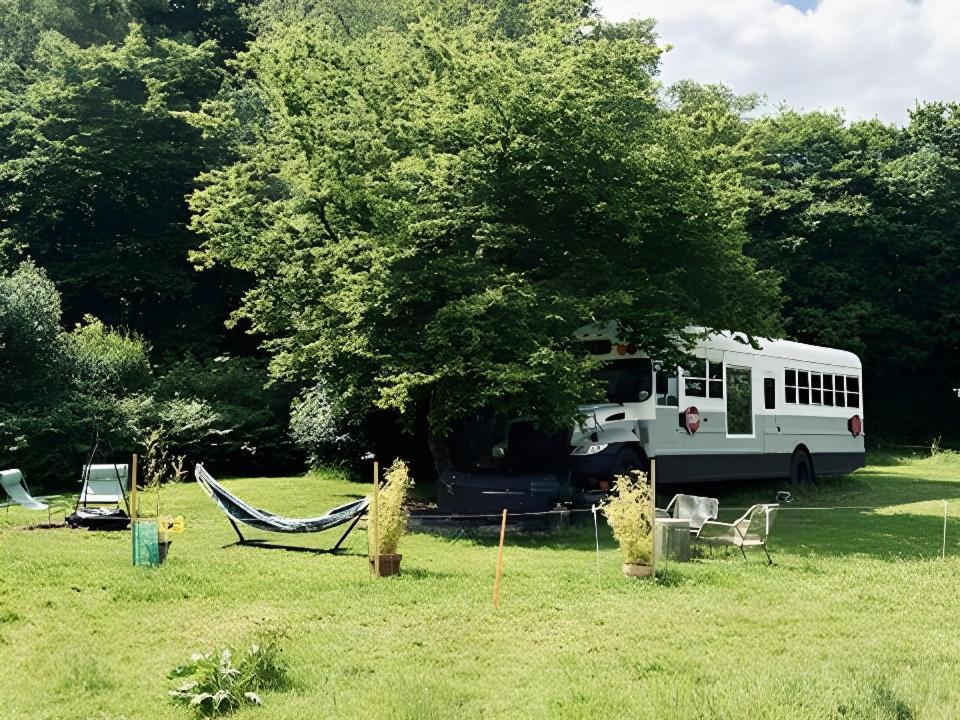 American School Bus Retreat With Hot Tub In Sussex Meadow Uckfield Exterior foto